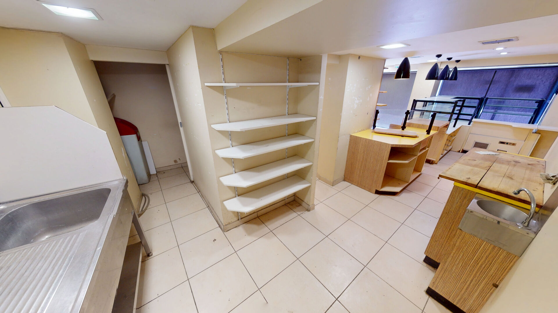 Photo DROIT AU BAIL - 134 M2 - CENTRE-VILLE EMPLACEMENT N°1 image 5/6