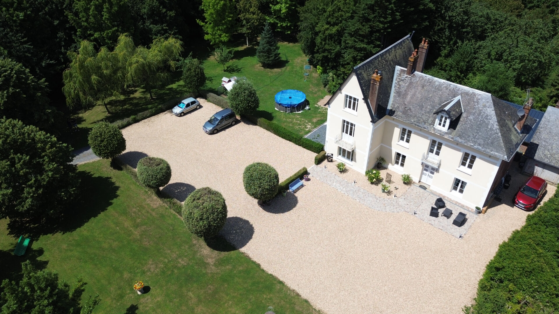 PROPRIÉTÉ D'EXCEPTION - GÎTE AVEC 2HA DE TERRAIN - CAMBREMER