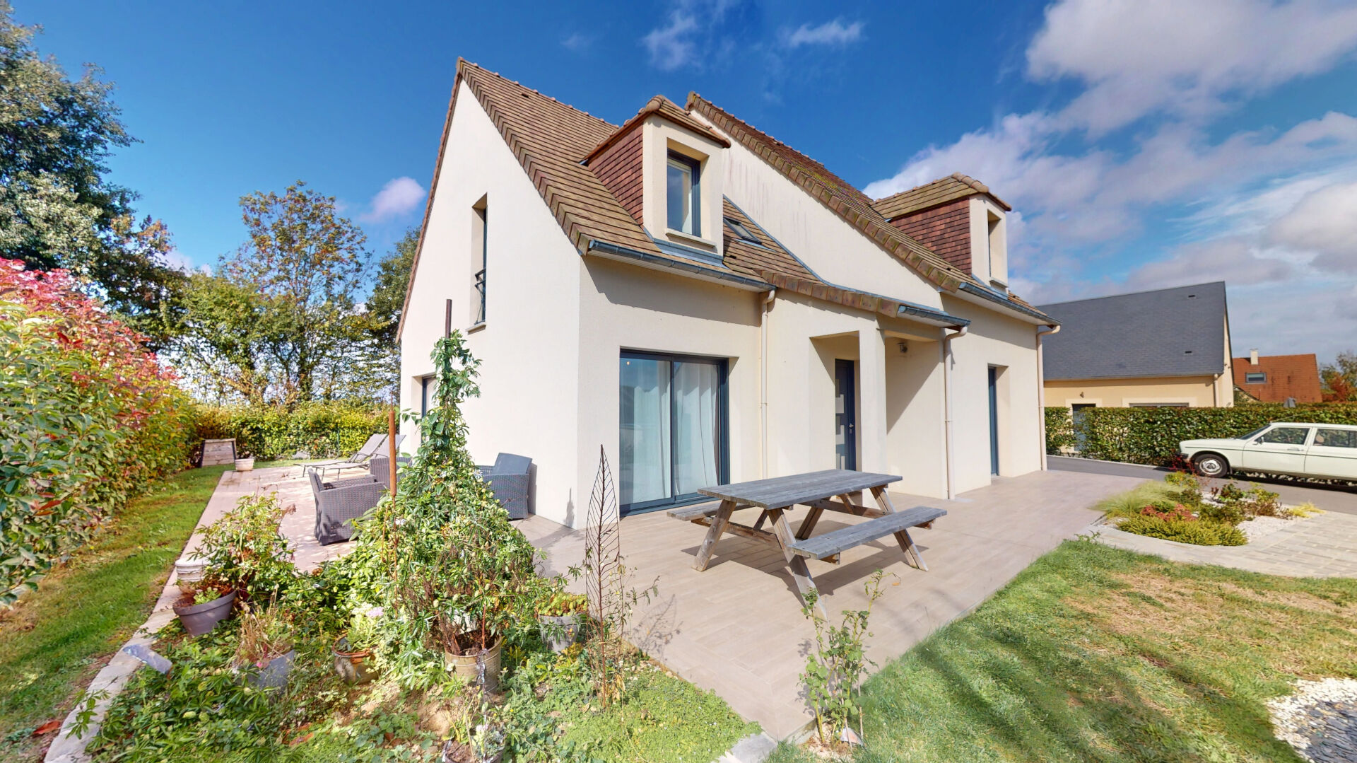 MAISON AVEC GRANDS VOLUMES - 4 CHAMBRES - VIE DE PLAIN-PIED - 2 KMS CREULLY