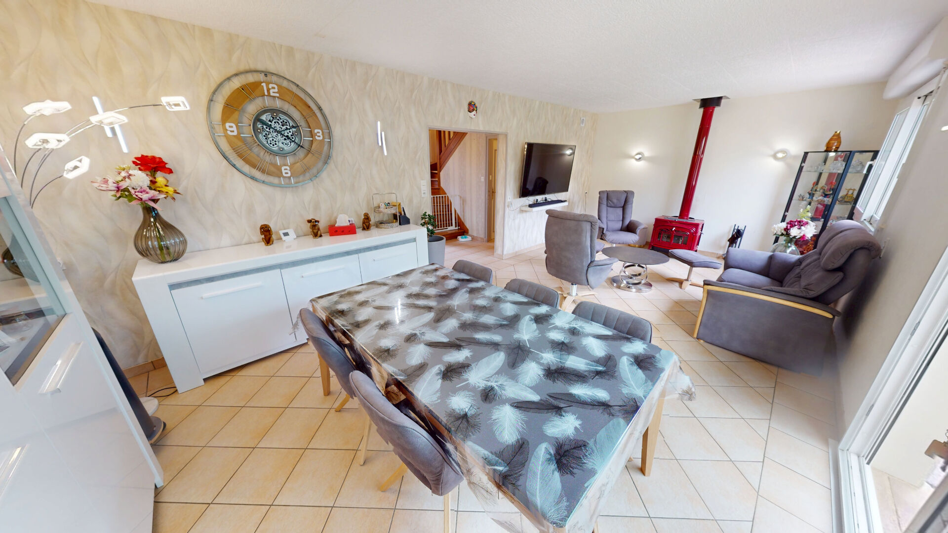 MAISON 4 CHAMBRES AVEC VIE DE PLAIN-PIED - SOUS-SOL COMPLET ET HANGAR 300 M2 - PROCHE COMMODITÉS