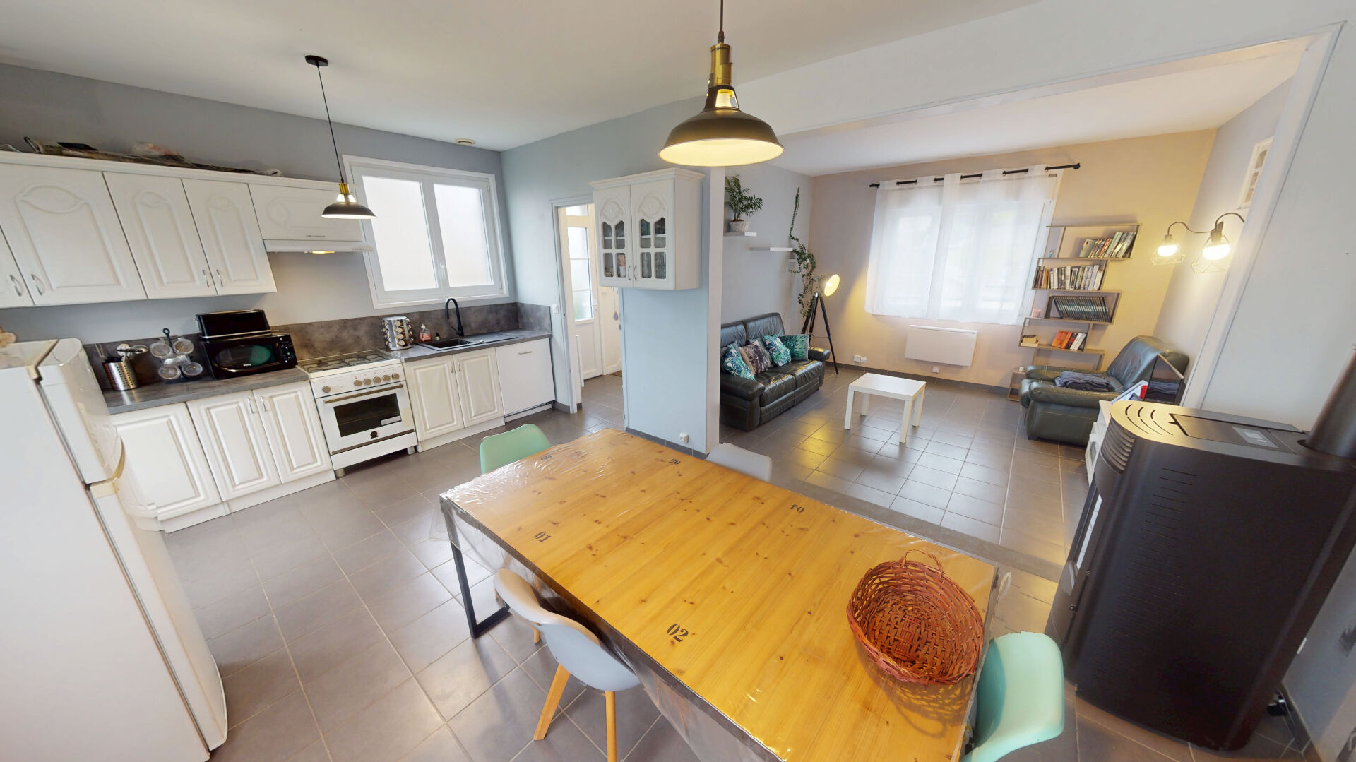 MAISON DE 72 M2 SANS TRAVAUX - AVEC GRANDE DÉPENDANCE - PROCHE BOURG