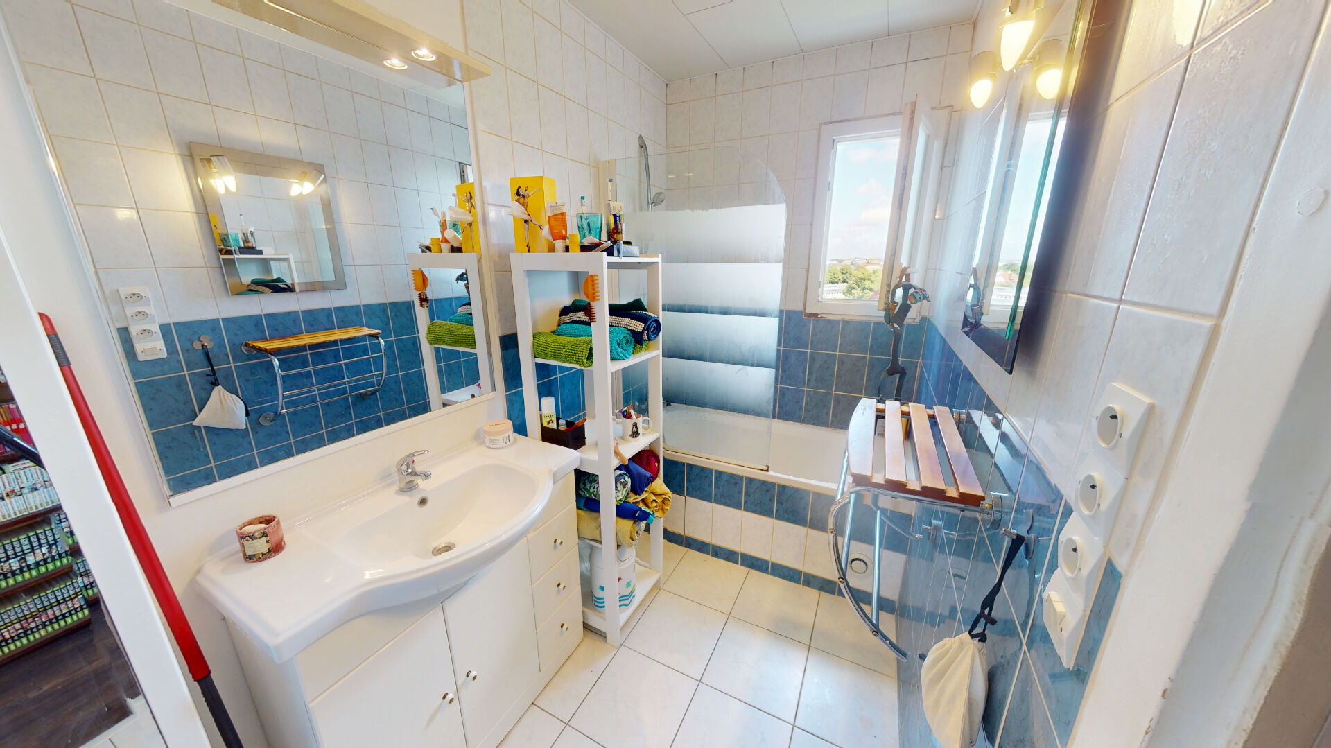 Photo APPARTEMENT 3 CHAMBRES - DERNIER ETAGE - CAEN RIVE DROITE image 6/6