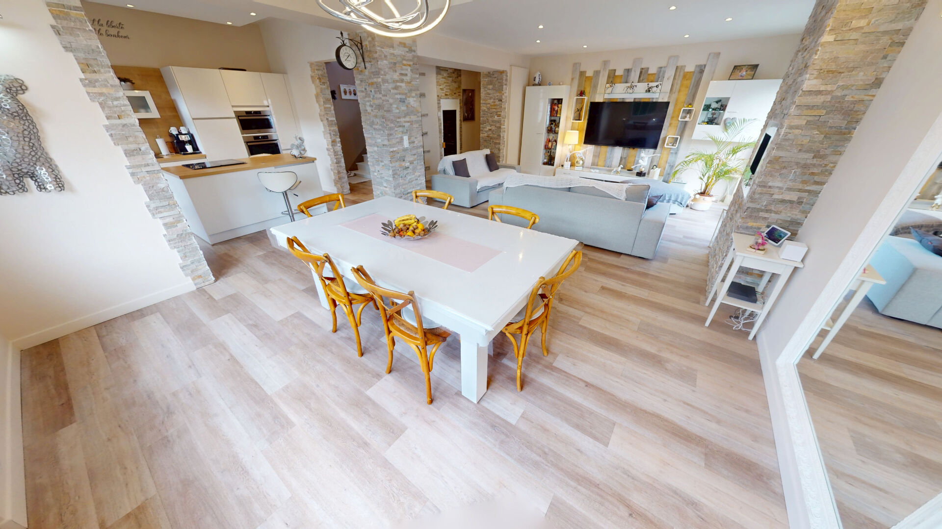 MAISON DE 149 M2 AVEC VIE DE PLAIN-PIED - 4 CHAMBRES - PROCHE COMMODITÉS