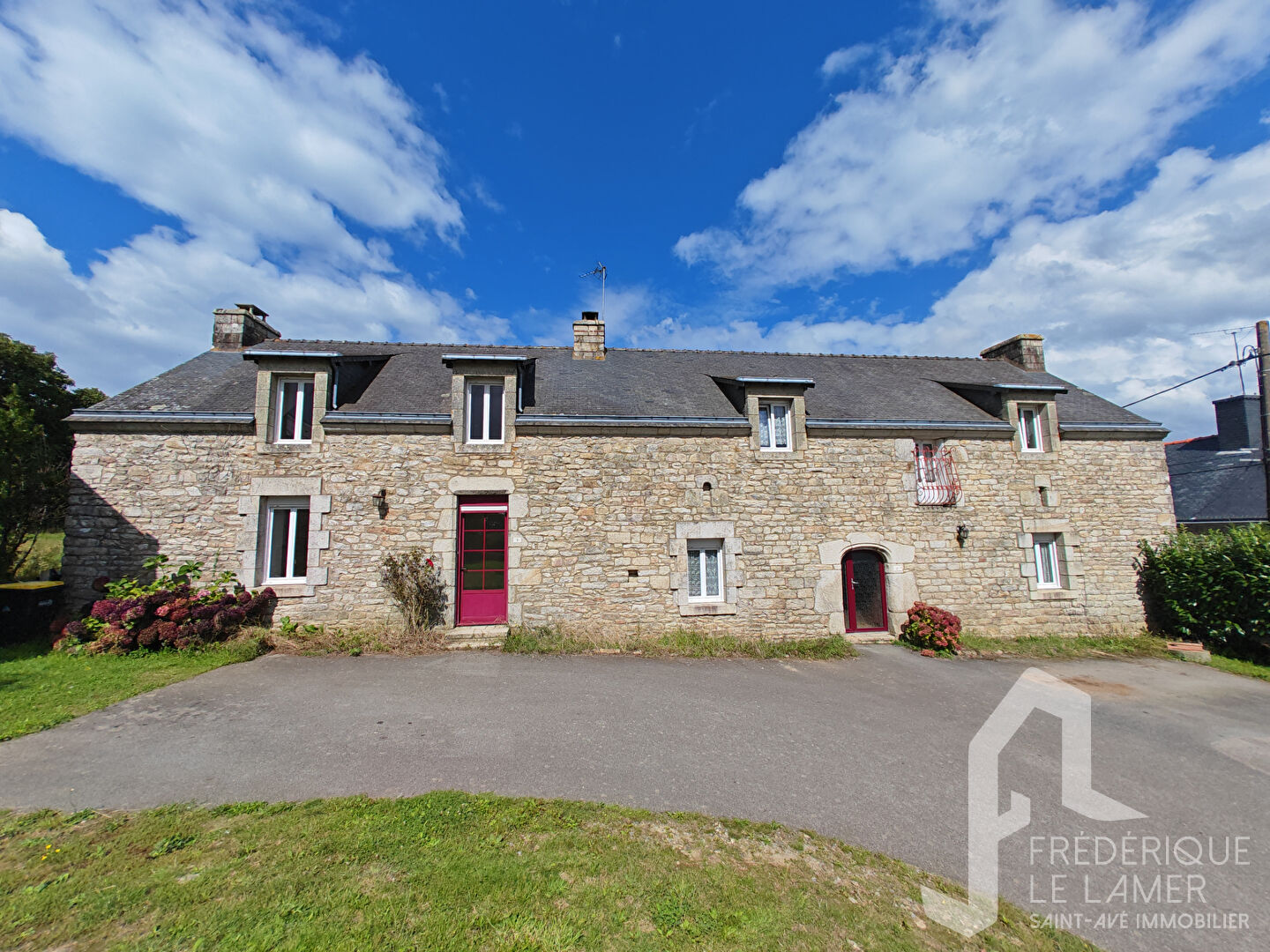 Photo Longère Saint Ave 212 m2 composée de 2 logements image 2/6