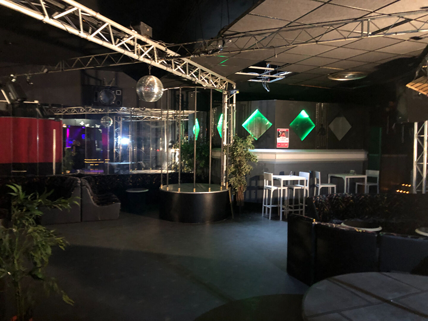 Photo Local commercial 380m² image 4/6