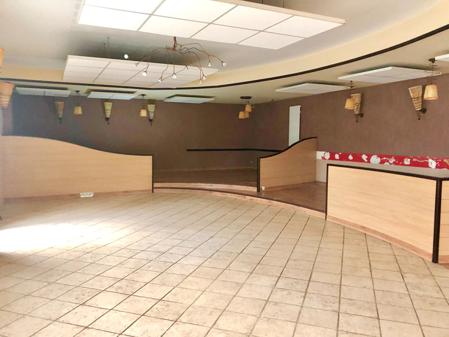 Photo Local commercial 240m²  zone du Parc image 3/6