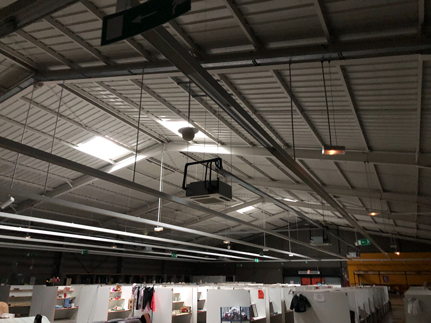 Photo Local commercial Fougeres 1136 m2 image 3/6