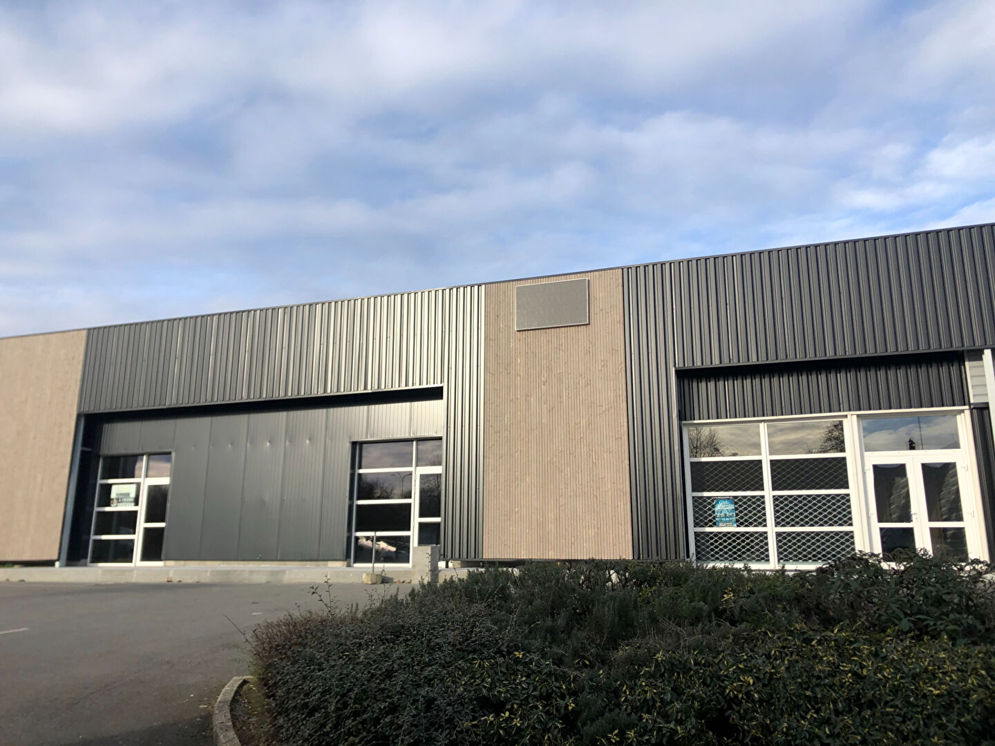 Photo ZA LE PARC Local  110 m2 image 5/5