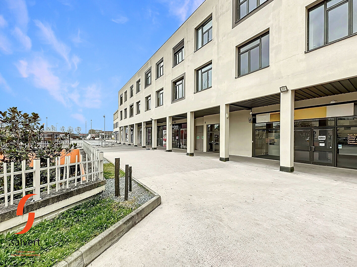 Photo A vendre bureau  212 m² avec ascenseur image 2/6