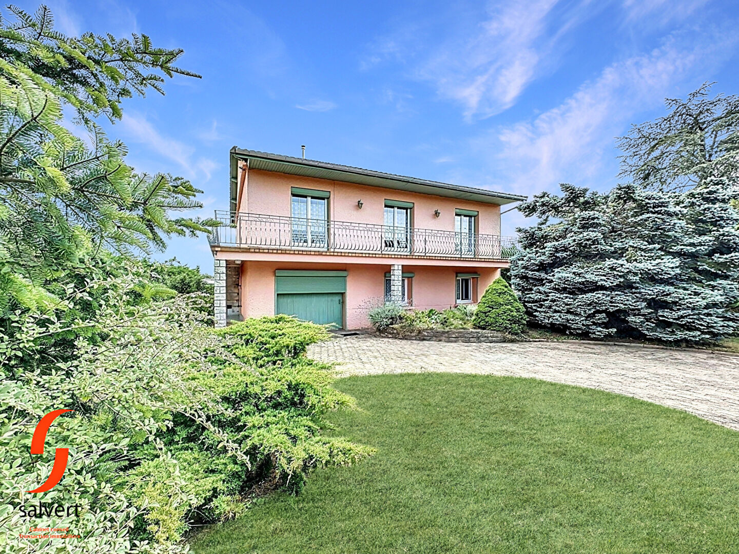 Maison 4 chambres sur parc de 2 062 m² avec hangar