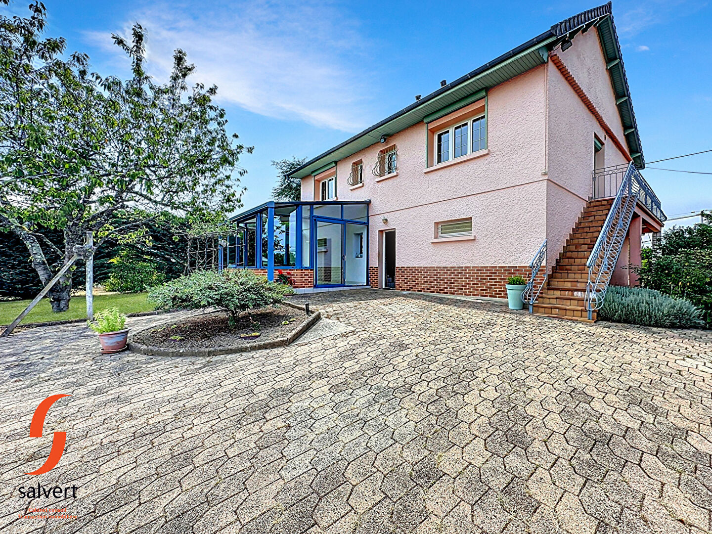 Maison 4 chambres sur parc de 2 062 m² avec hangar