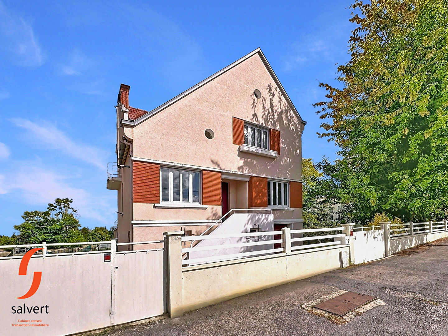 A vendre, Maison 4 chambres et un bureau.