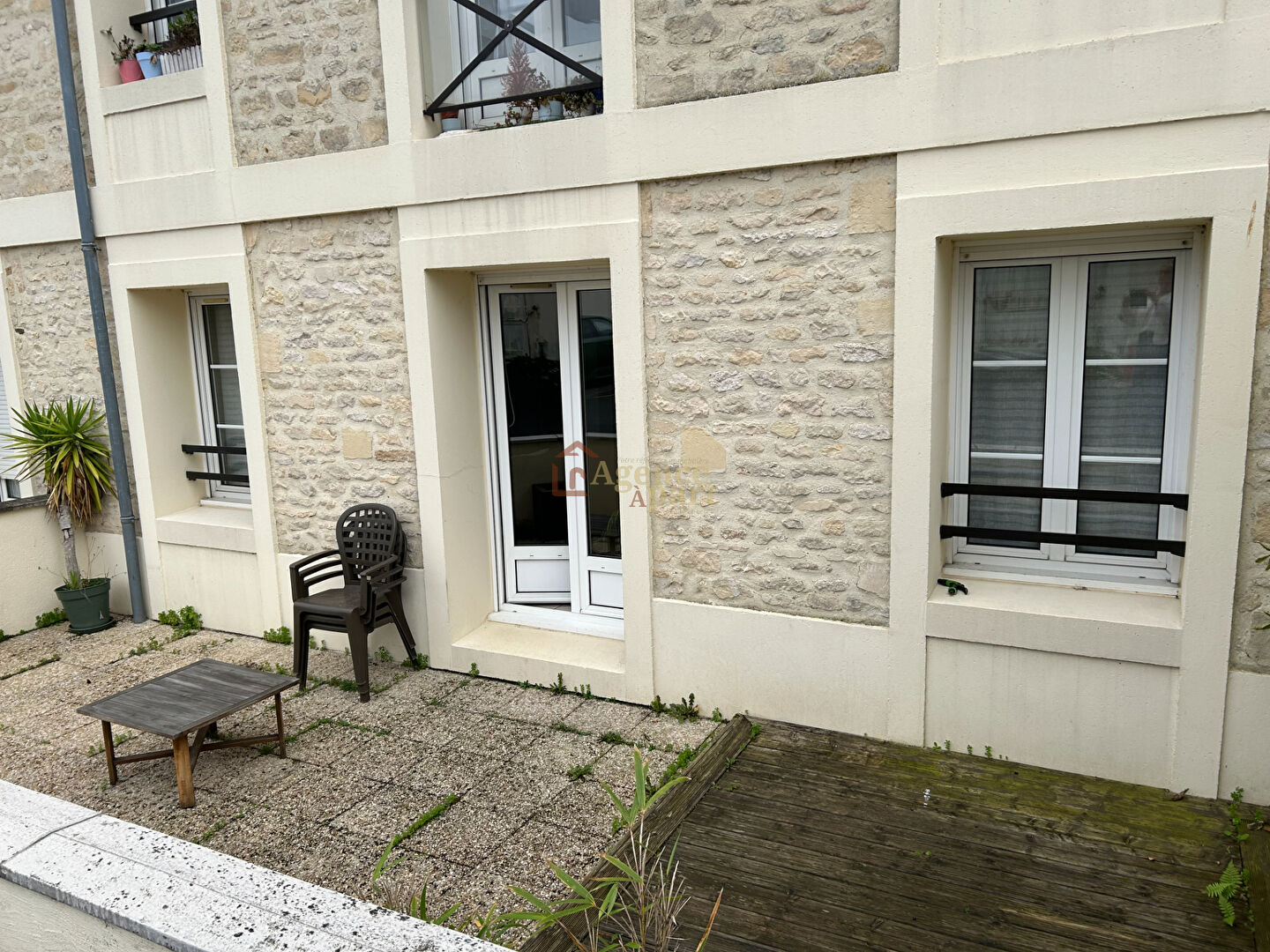 Appartement Ifs Bourg avec terrasse et grand garage.