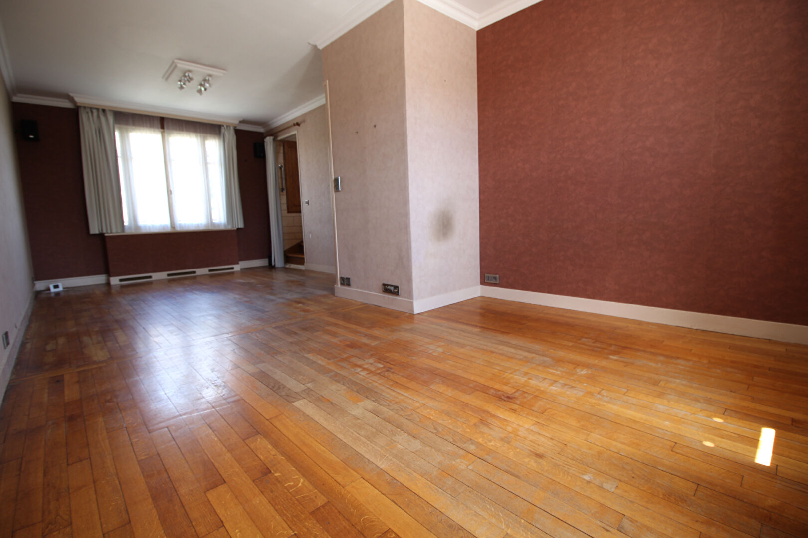 Photo MAISON DE 5 PIECES DE 100 M² AVEC UNE DEPENDANCE DE 19 M² image 3/6