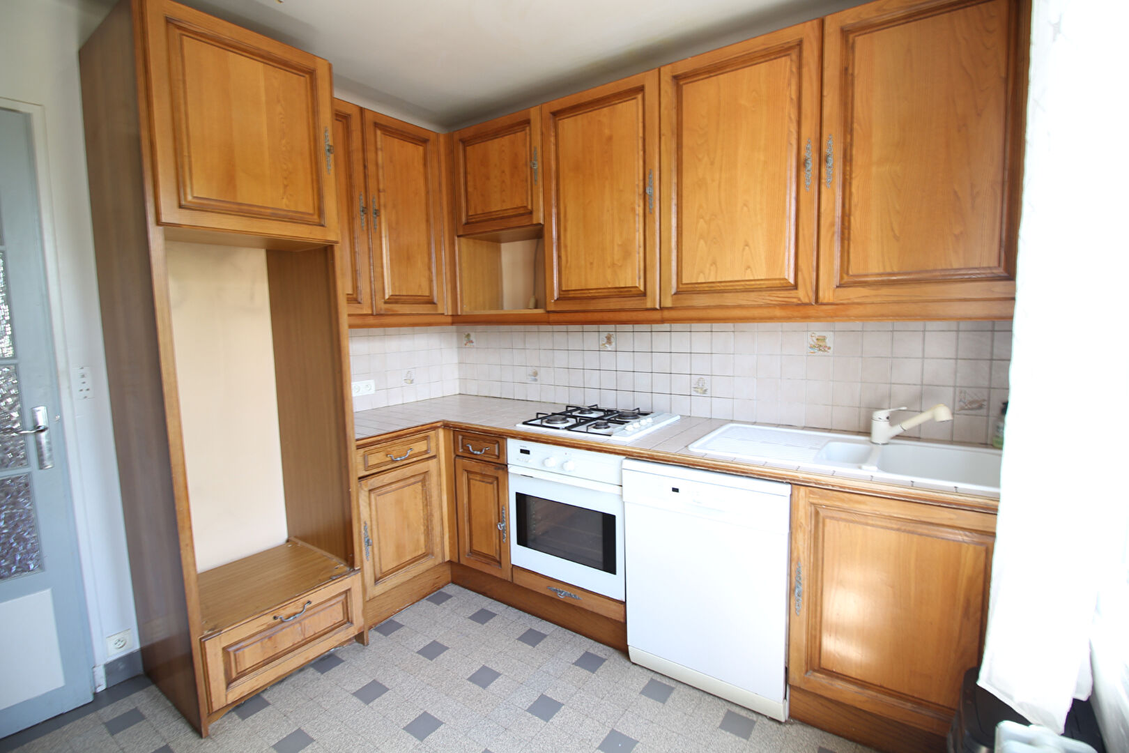Photo MAISON DE 5 PIECES DE 100 M² AVEC UNE DEPENDANCE DE 19 M² image 4/6