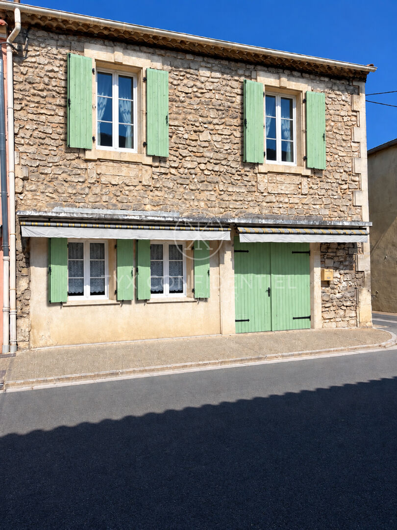 Maison de ville au coeur du village d'EYRAGUES - 6 KM de St Rémy de Provence