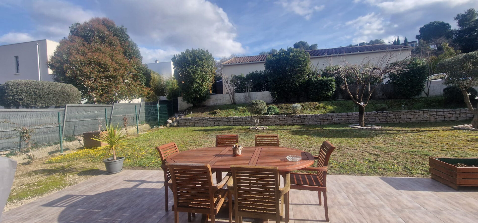 A VENDRE  JUVIGNAC SECTEUR CENTRE VILLA D' ARCHITECTE 5 PIECES GARAGE