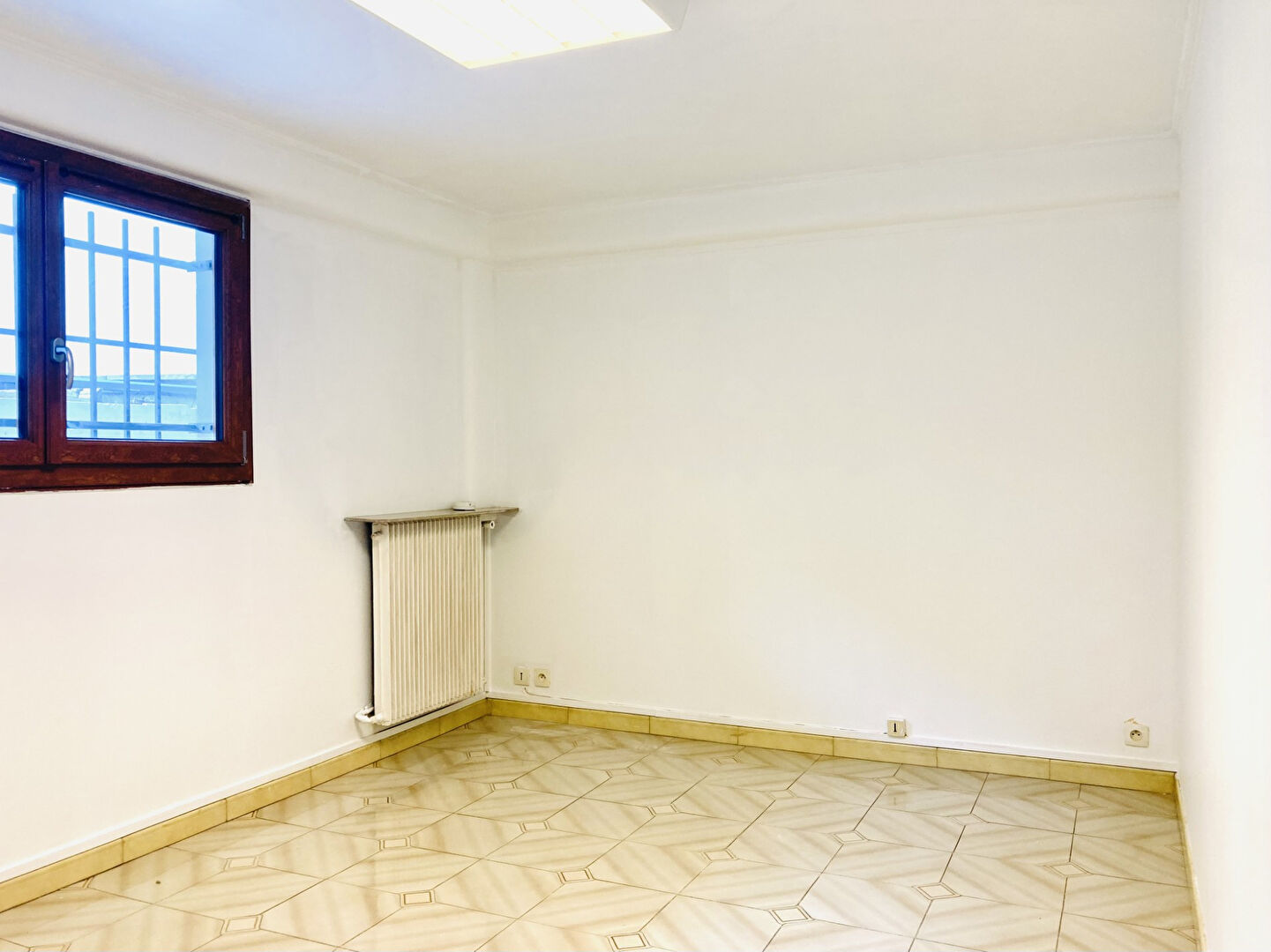 Photo BOBIGNY - BUREAU D'AVOCAT - 13 m² image 2/6