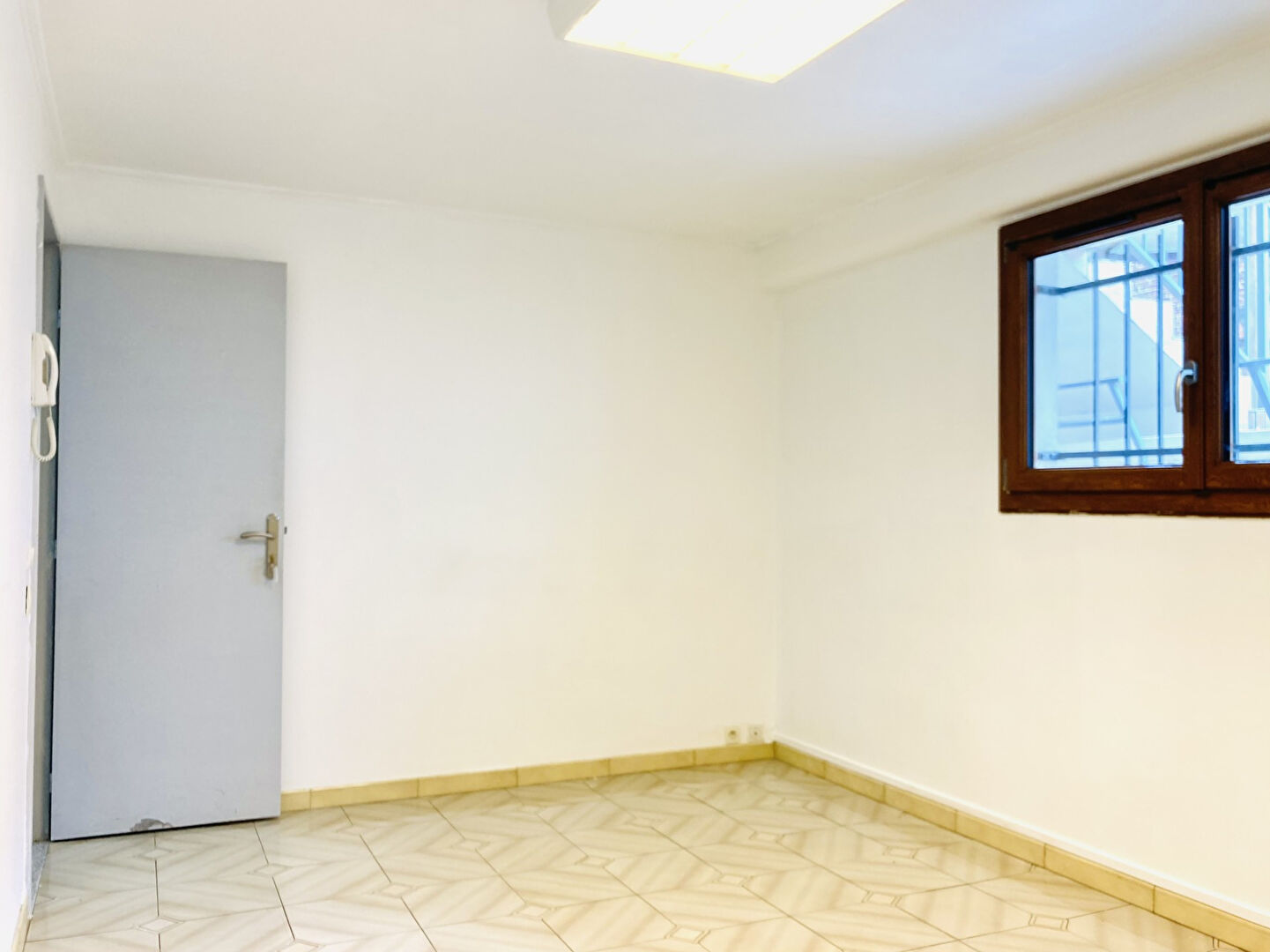 Photo BOBIGNY - BUREAU D'AVOCAT - 13 m² image 3/6