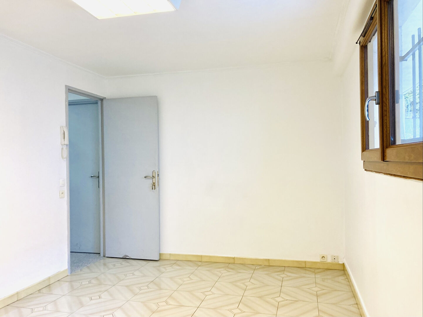 Photo BOBIGNY - BUREAU D'AVOCAT - 13 m² image 4/6