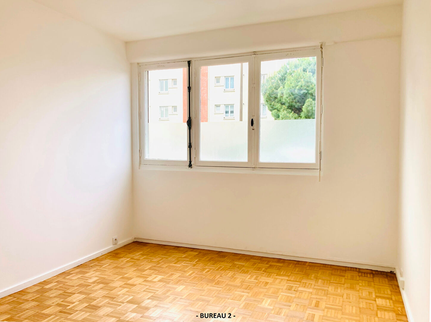 Photo LIVRY GARGAN - BUREAU D'AVOCAT AVEC PARKING - 10 m² image 4/6