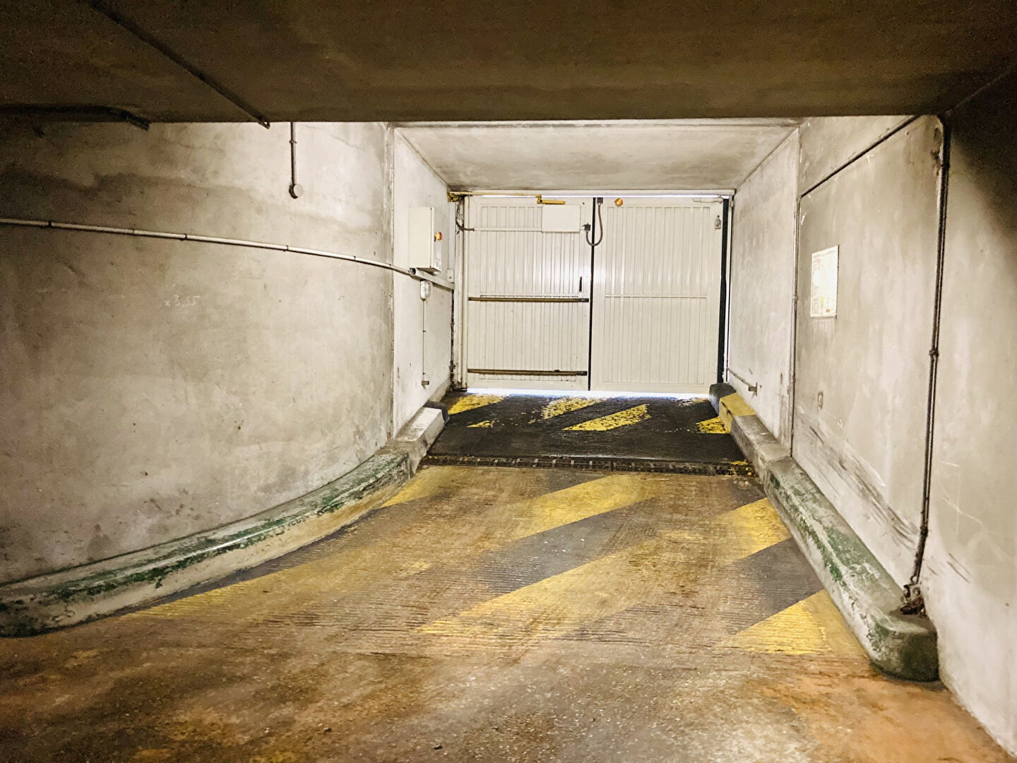 Photo PARIS 13e - PLACE DE PARKING - 10,20 m² image 2/4