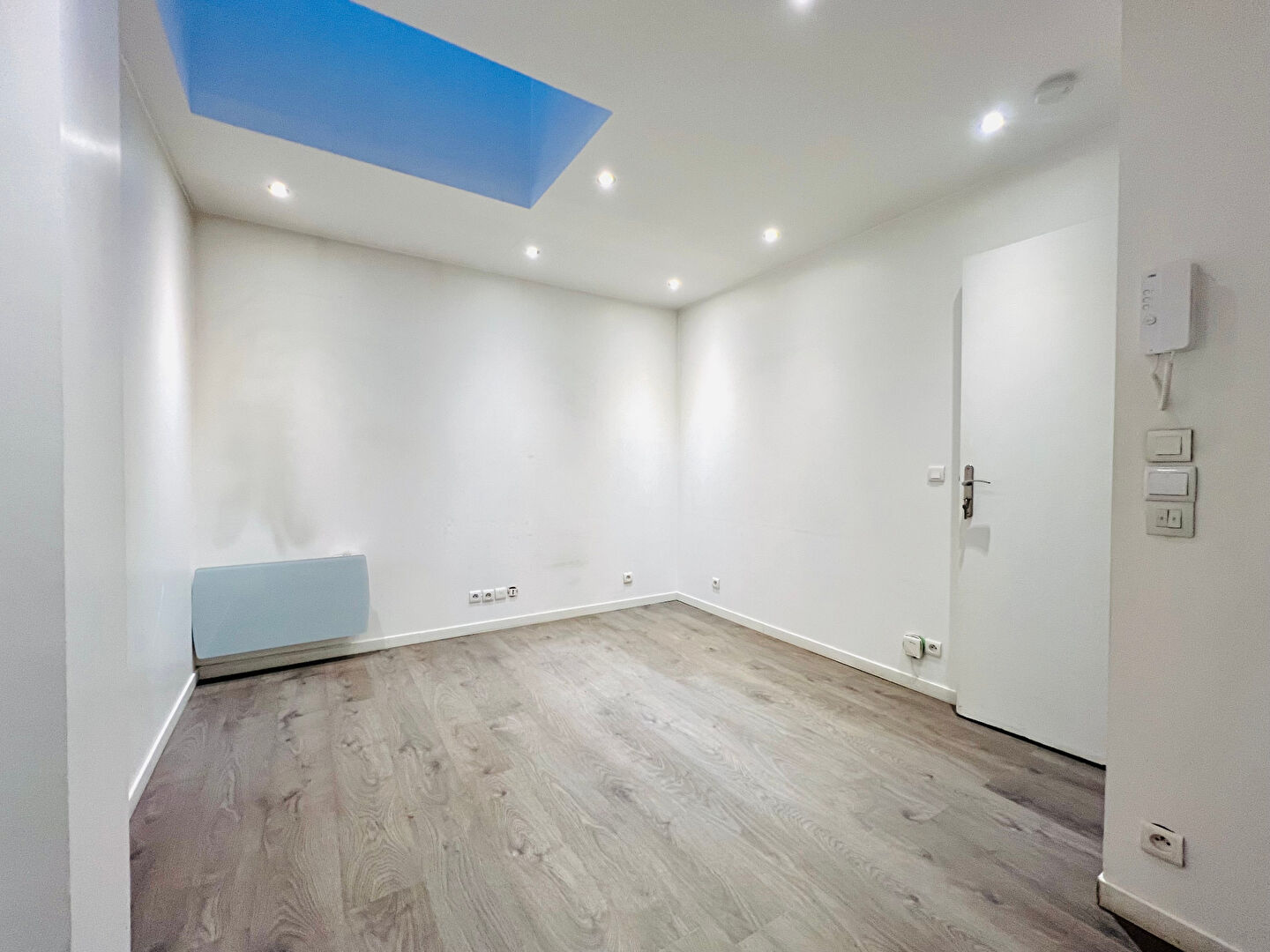 Photo BOBIGNY - BUREAU D'AVOCAT - 11,37 m2 image 2/6