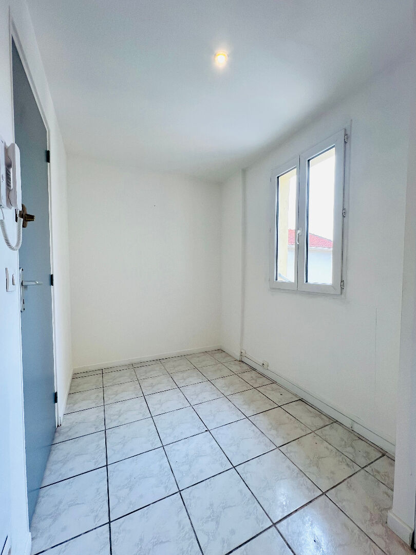 Photo BOBIGNY - BUREAU D'AVOCAT - 10,50 m2 image 3/5