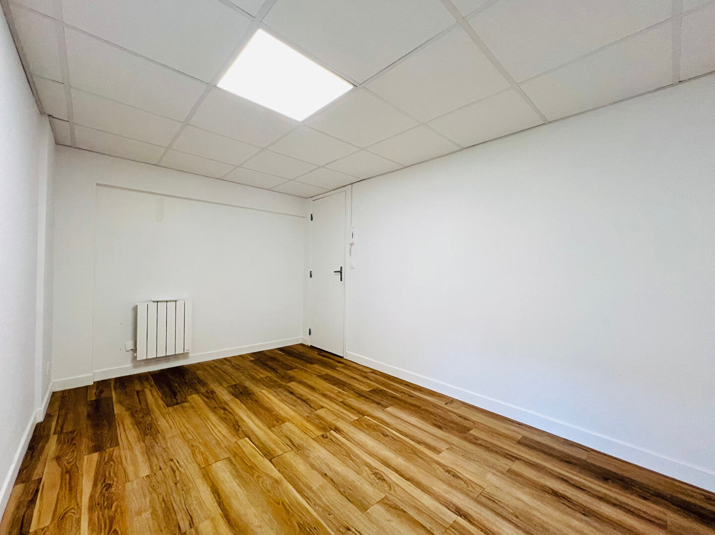 Photo BOBIGNY - BUREAU D'AVOCAT - 10,20 m2 image 4/5