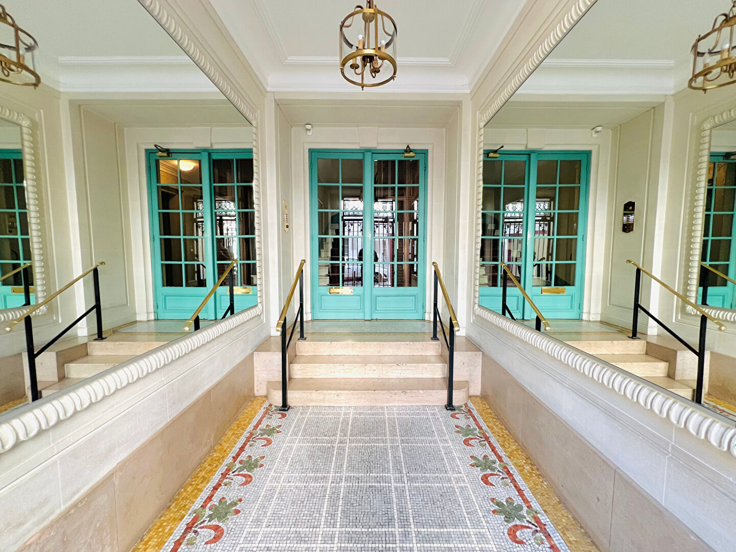 Photo PARIS 7e - APPARTEMENT 3 PIECES + CAVES - 84 m² image 3/6