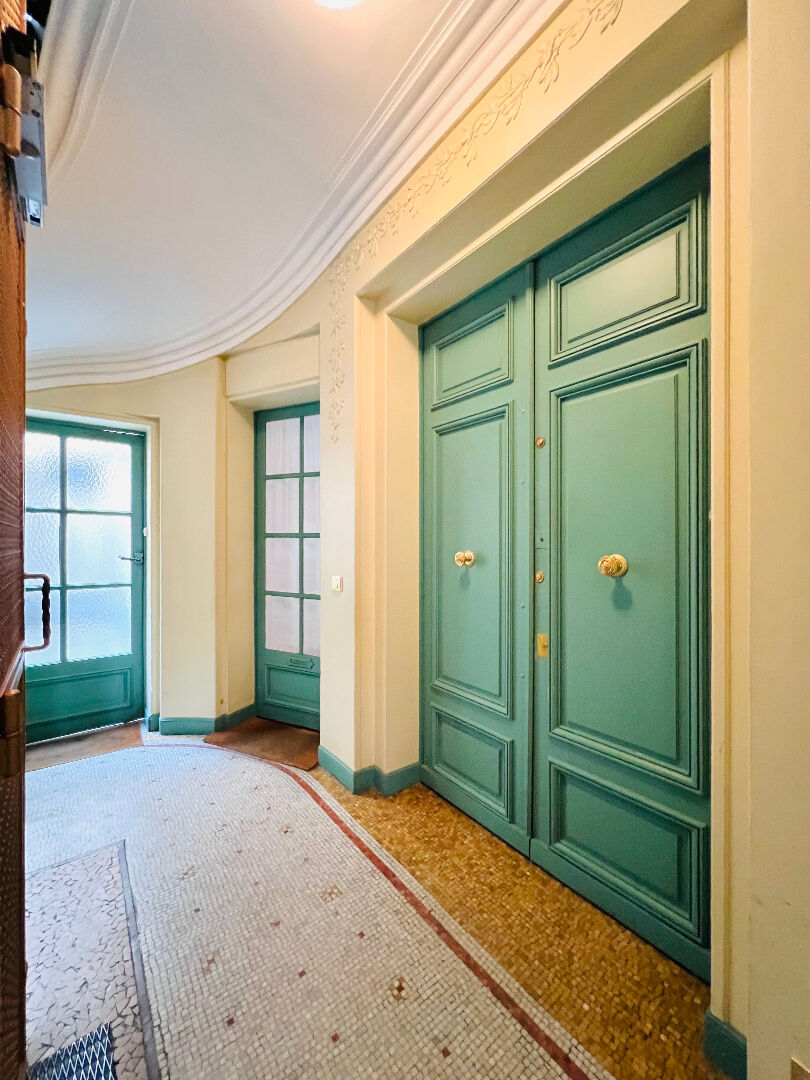 Photo PARIS 7e - APPARTEMENT 3 PIECES + CAVES - 84 m² image 4/6