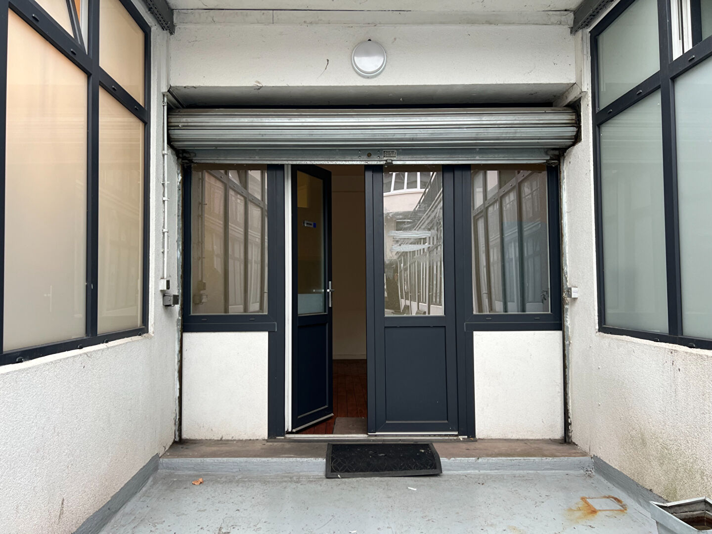 Photo IVRY SUR SEINE - LOFT / ATELIER /BUREAU - 125 m2 image 2/5