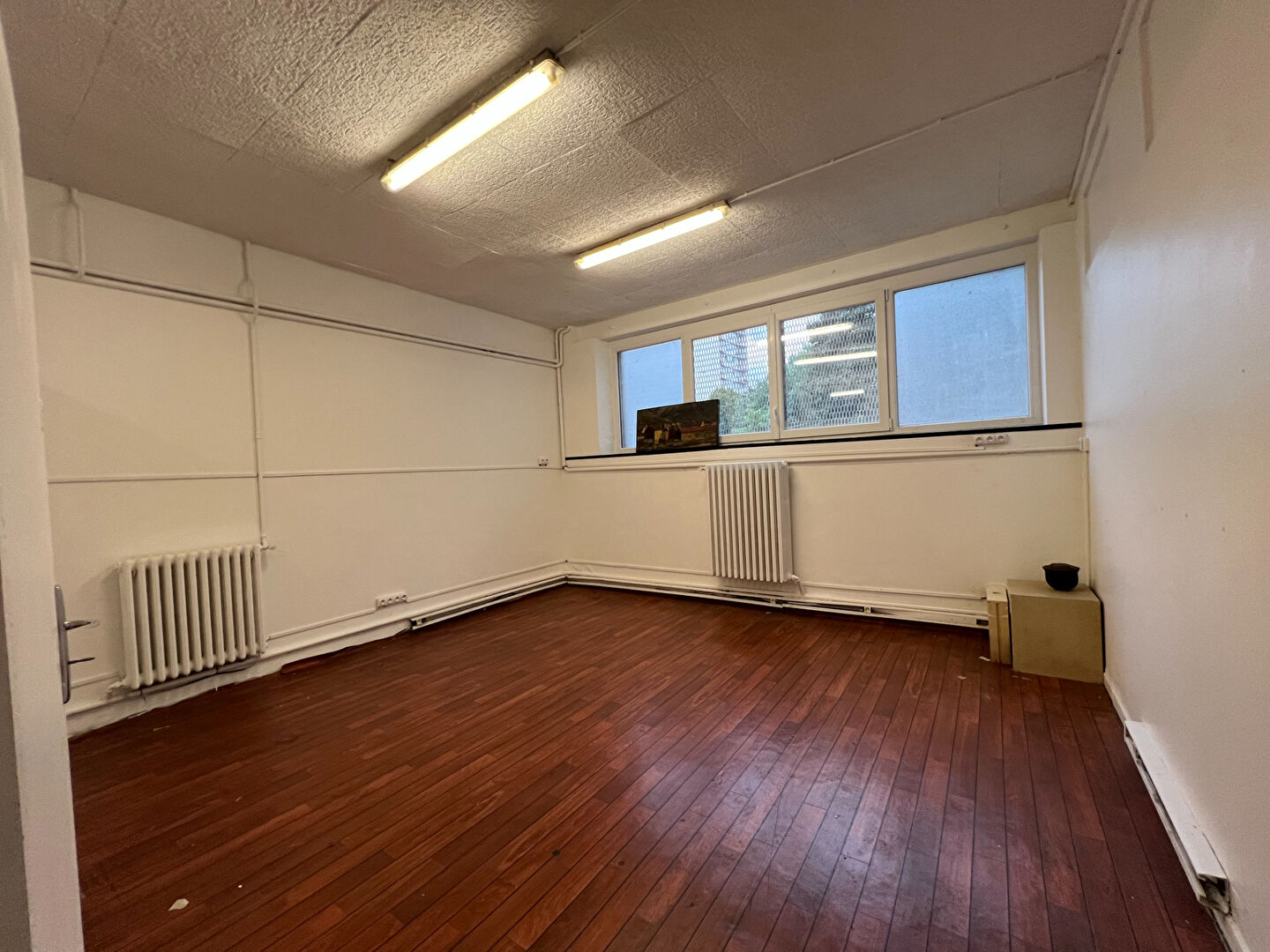 Photo IVRY SUR SEINE - LOFT / ATELIER /BUREAU - 125 m2 image 4/5