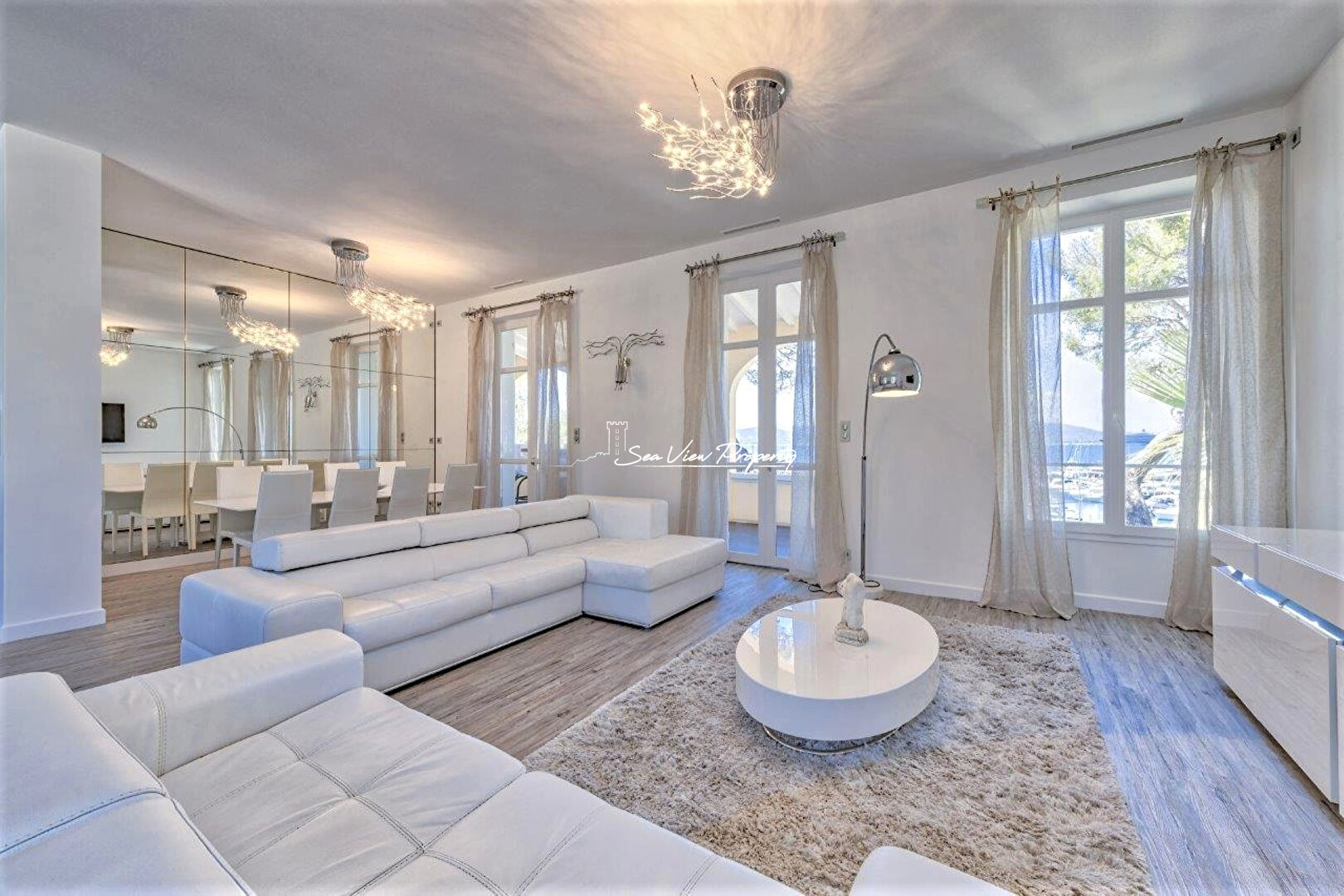 Photo SAINT-RAPHAËL, MAISON PIEDS DANS L'EAU 10 PIECES. image 4/6