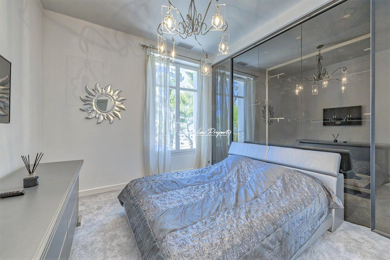 Photo SAINT-RAPHAËL, MAISON PIEDS DANS L'EAU 10 PIECES. image 5/6