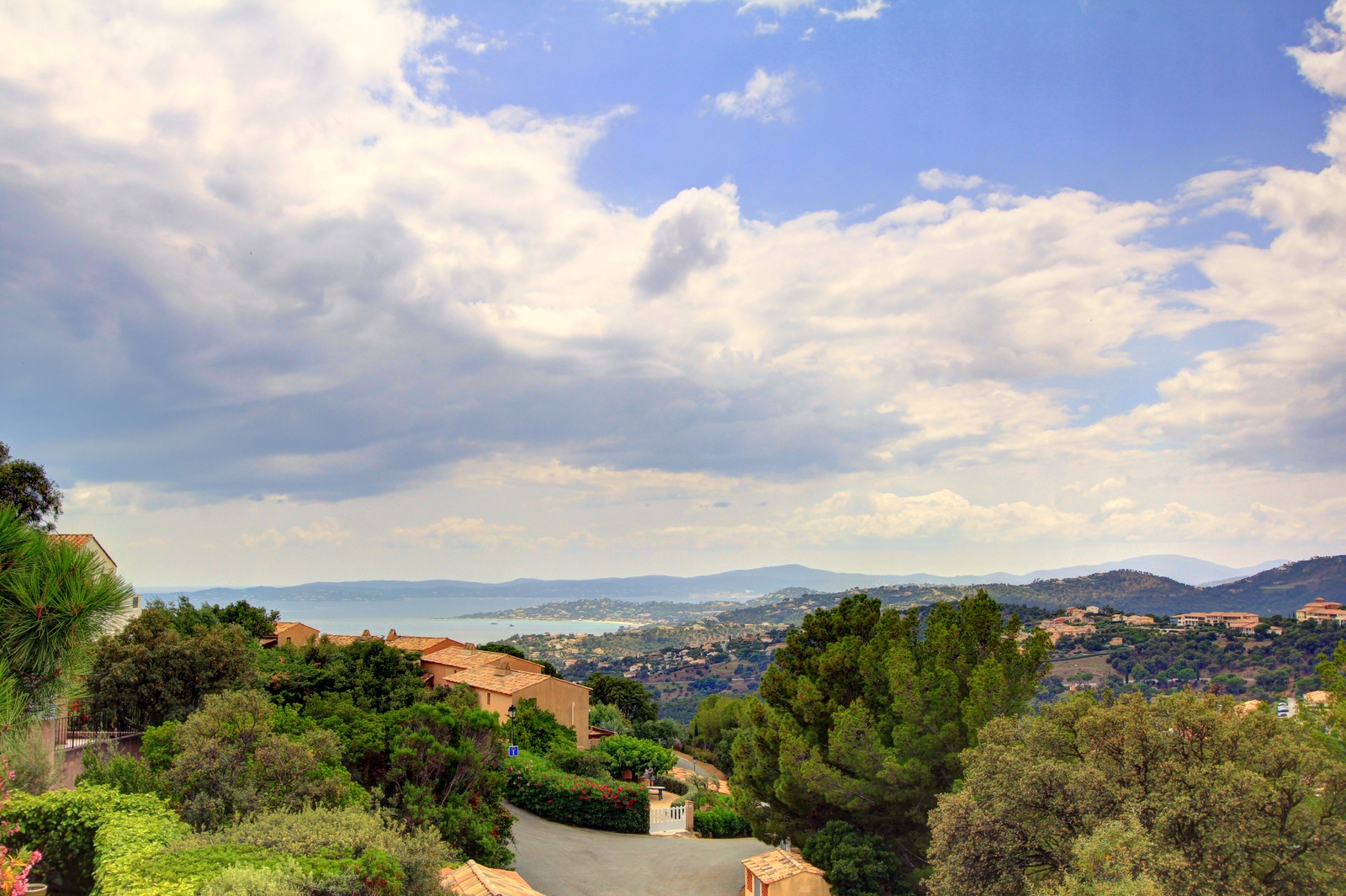 Photo VILLA PROVENCALE 108M² 5 PIECES AVEC 4 CHAMBRES VUE MER SUR LA BAIE DE SAINT TROPEZ, AUX ISSAMBRES image 3/6