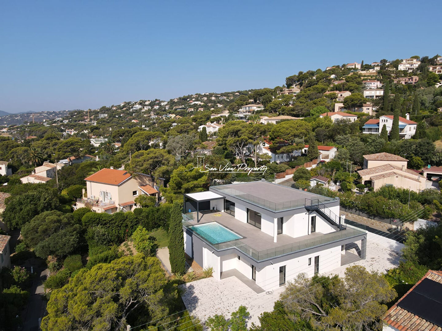 Photo VILLA CONTEMPORAINE 258M² 7 PIECES, AVEC VUE MER, A PIED DES PLAGES, AUX ISSAMBRES image 4/6