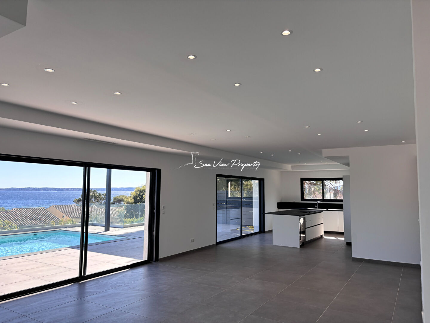 Photo VILLA CONTEMPORAINE 258M² 7 PIECES, AVEC VUE MER, A PIED DES PLAGES, AUX ISSAMBRES image 5/6