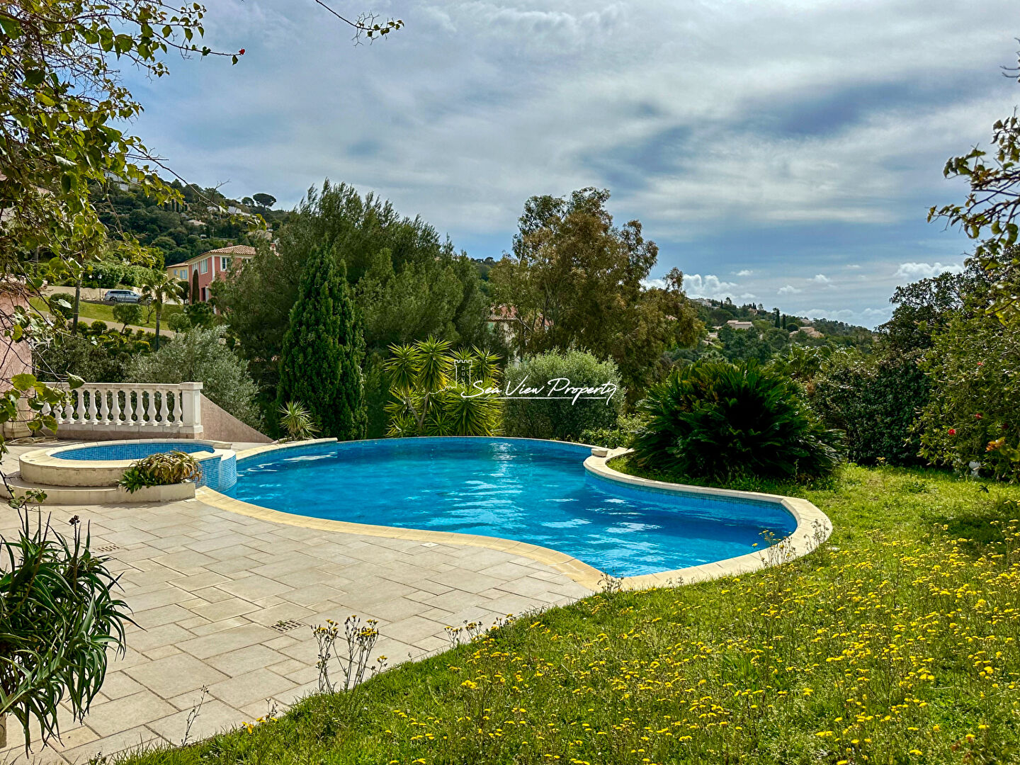 Photo VILLA 5 PIECES AVEC VUE MER SUR LE GOLFE DE SAINT TROPEZ, AUX ISSAMBRES image 2/6