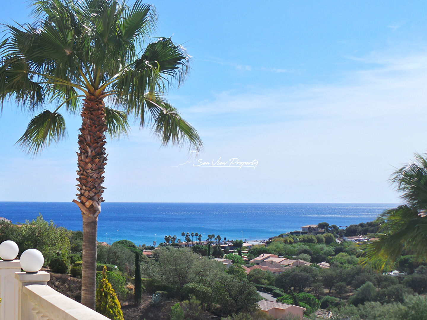 Photo VILLA 225M² 7 PIECES VUE MER, PISCINE ET GARAGE, DANS UN DOMAINE PRIVE DES ISSAMBRES image 3/6