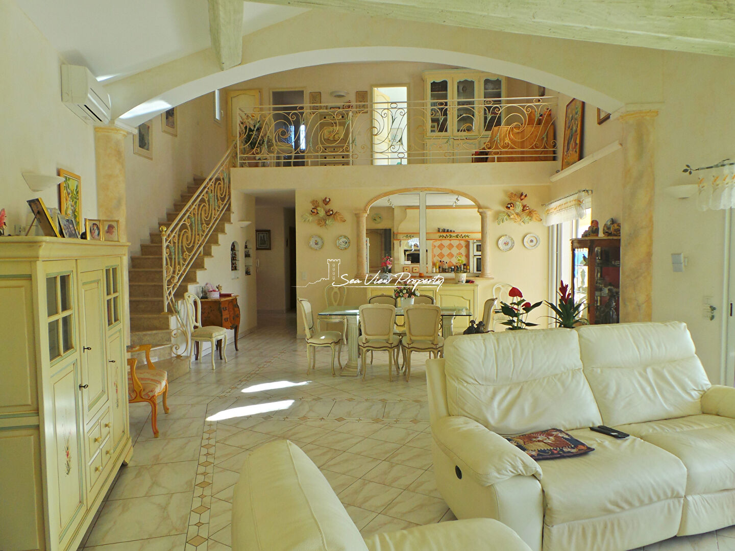 Photo VILLA 225M² 7 PIECES VUE MER, PISCINE ET GARAGE, DANS UN DOMAINE PRIVE DES ISSAMBRES image 6/6