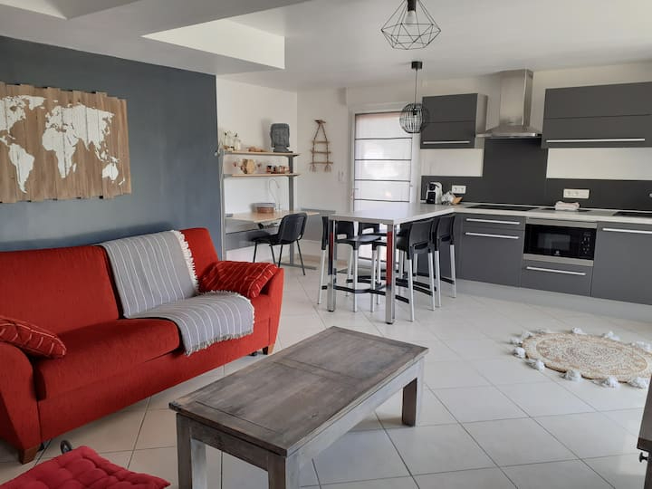 Photo VILLA VUE MER 7 PIECES 152M² AVEC 3 CHAMBRES DANS UN DOMAINE À 800M DES PLAGES DES ISSAMBRES image 3/6