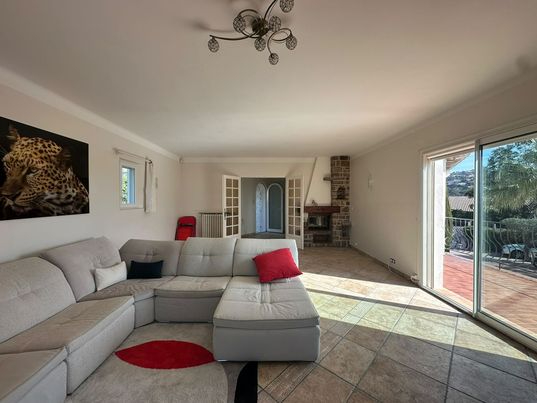 Photo VILLA 7 PIECES 200M2 AVEC VUE MER DEGAGEE, PISCINE, 2 APPARTEMENTS - AUX ISSAMBRES image 4/6