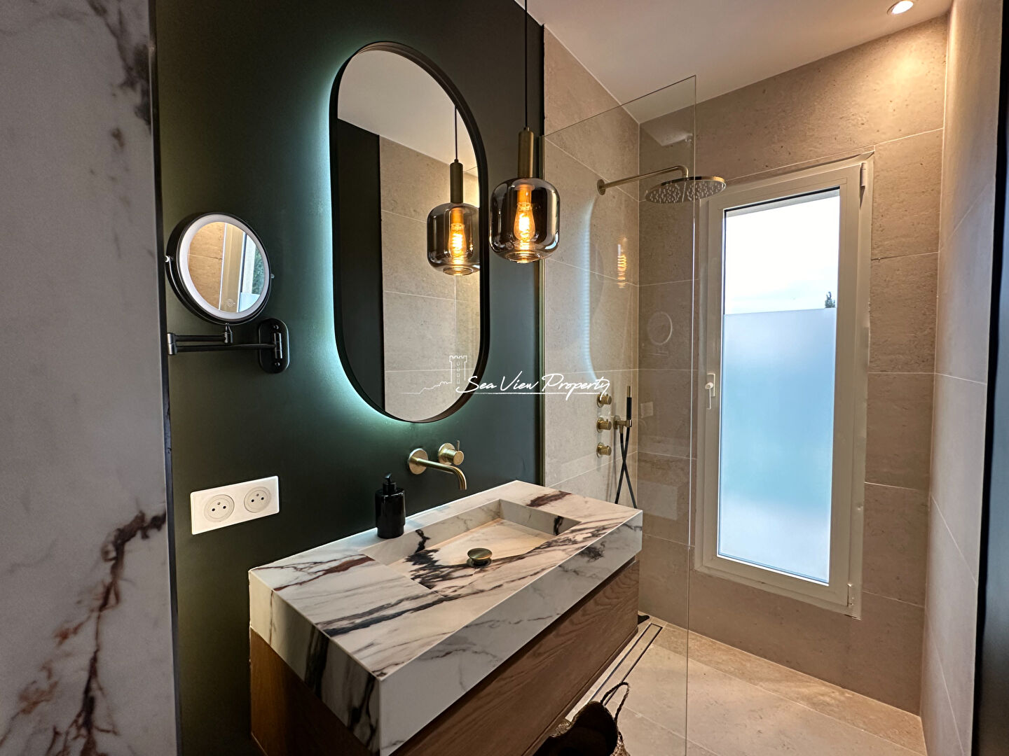 Photo VILLA CONTEMPORAINE 300M² 7 PIECES AVEC VUE MER, PISCINE, PRESTATIONS QUALITATIVES, A SAINTE MAXIME image 4/5