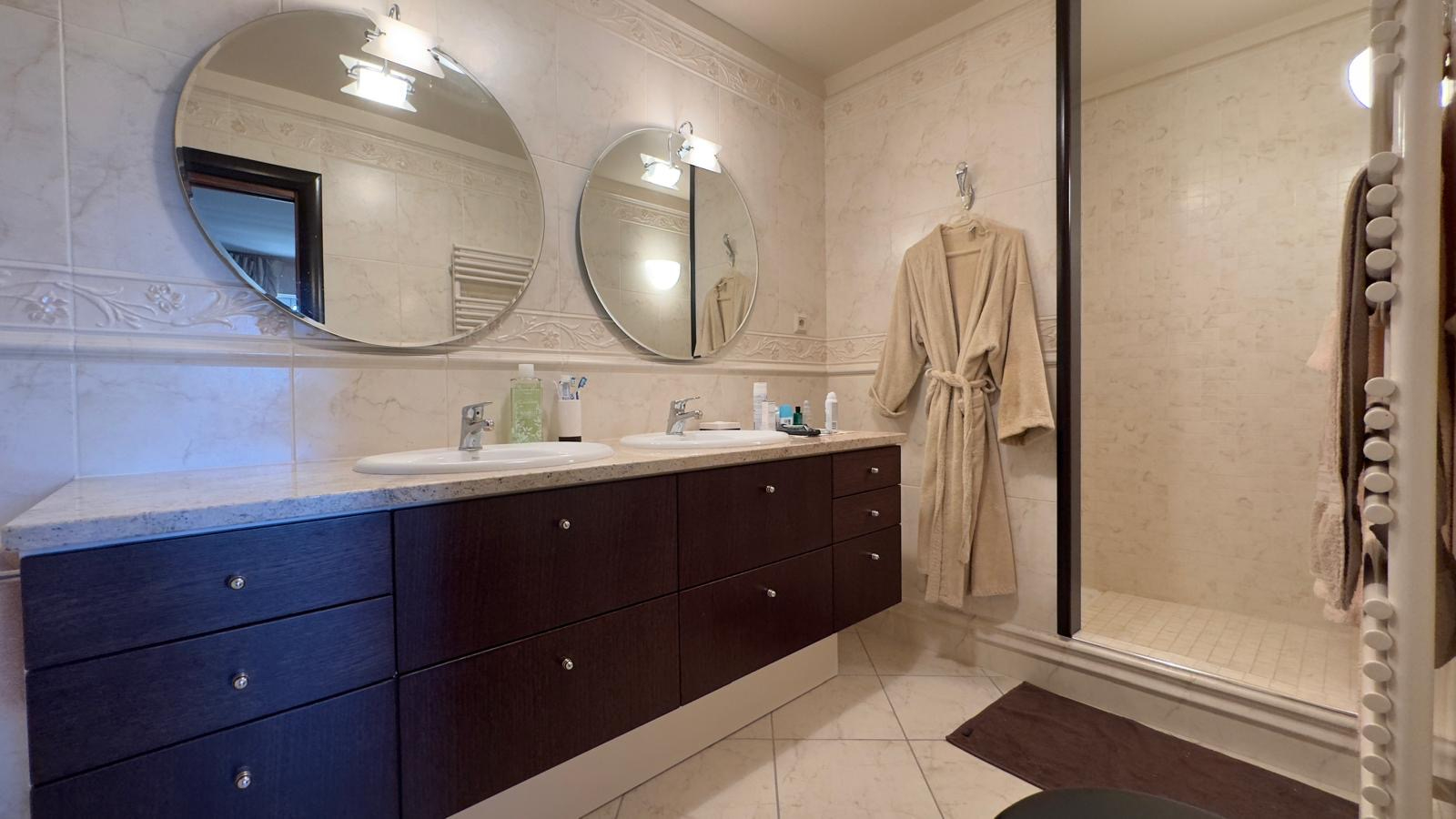 Photo VILLA SUR LE TOIT VUE MER 4 PIECES ET PISCINE DANS LA RESIDENCE, A SAINT AYGULF image 6/6