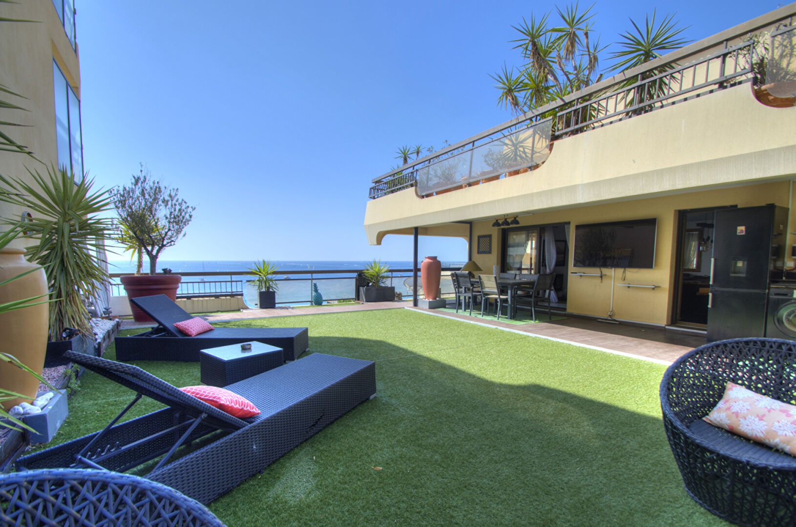 Photo FREJUS PLAGE APPARTEMENT 3 PIECES VUE MER VASTE TERRASSE image 2/6