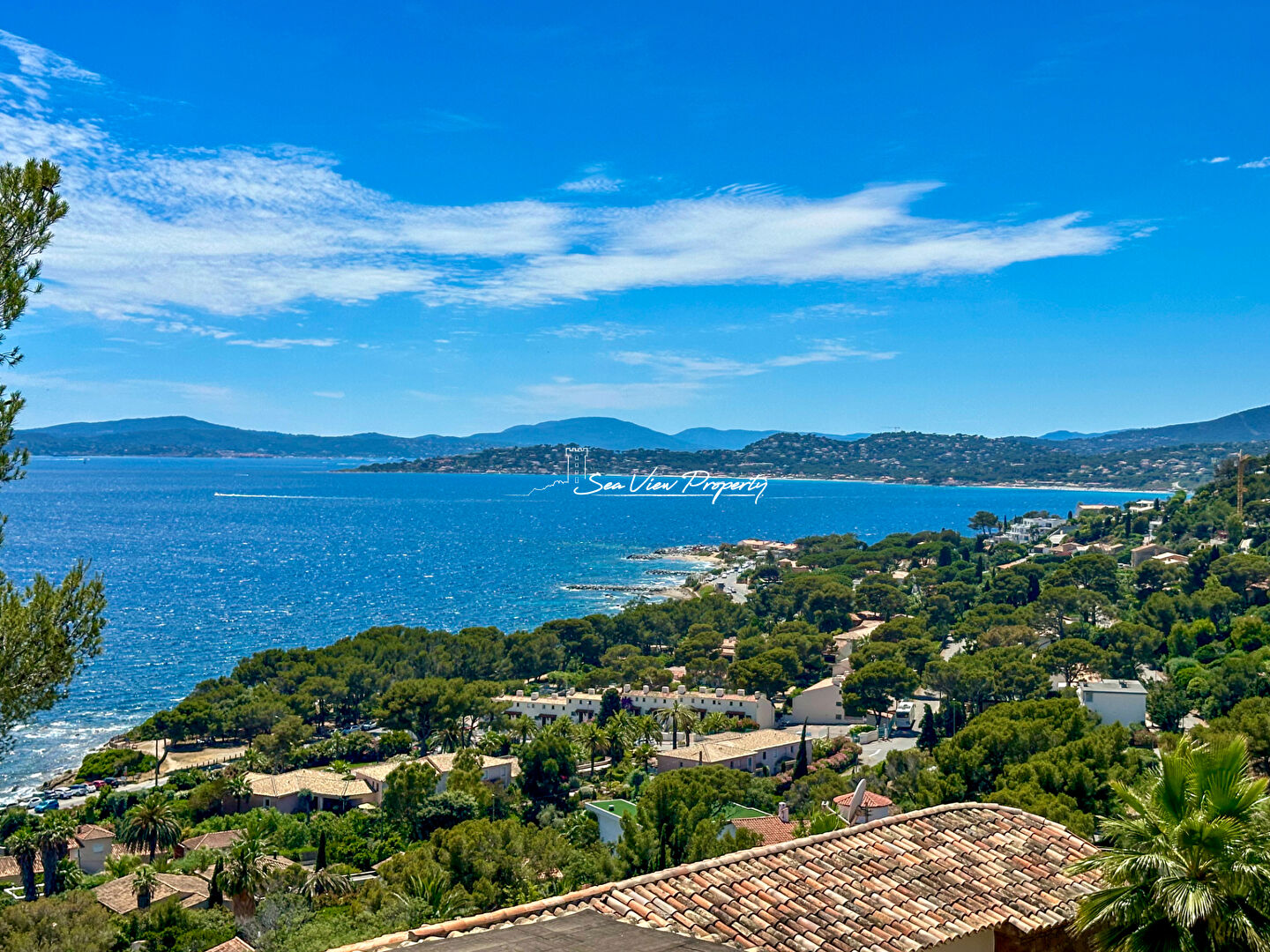 Photo VILLA VUE MER PANORAMIQUE SUR LE GOLFE DE SAINT-TROPEZ, AVEC UN BON POTENTIEL, SITUÉE AUX ISSAMBRES image 2/6