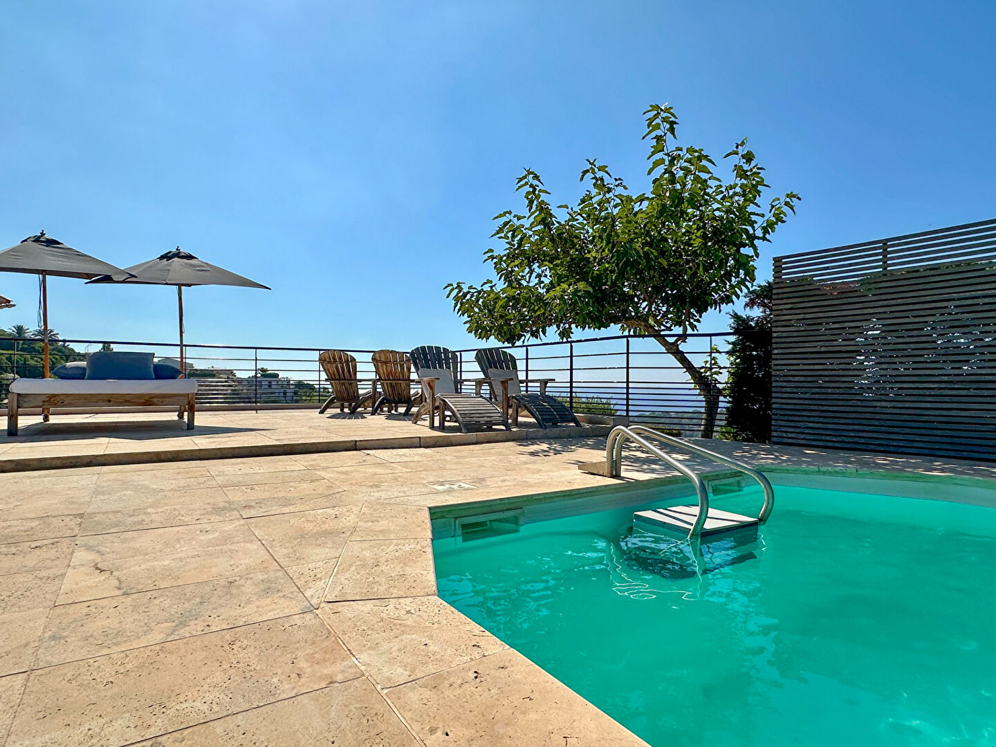 Photo À VENDRE  VILLA PROVENÇALE  7 PIÈCES AVEC PISCINE, GARAGE ET VUE MER PANORAMIQUE image 3/6