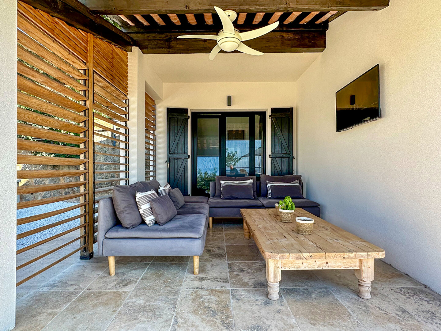 Photo À VENDRE  VILLA PROVENÇALE  7 PIÈCES AVEC PISCINE, GARAGE ET VUE MER PANORAMIQUE image 4/6