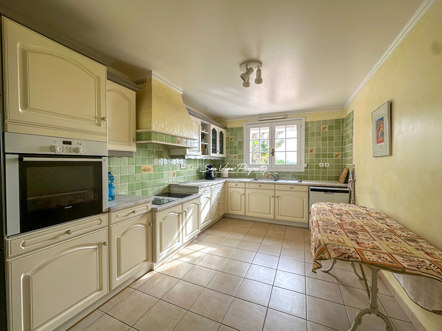 Photo VILLA DE 212 M² AVEC VUE MER DIVISÉE EN 2 APPARTEMENTS 4 CHAMBRES 3 SALLES DE BAIN ET UN DOUBLE GARAGE, À SAINT AYGULF image 5/6